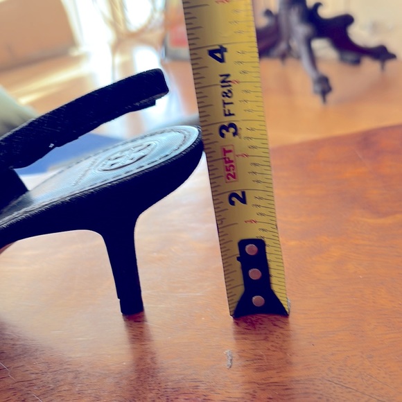 Tory Burch kitten heal shoes. Size 9M. - Picture 9 of 9